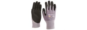 Lightweight gloves to protect against blisters in your hands when rowing.